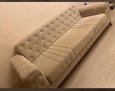 Açılıb-yığılan, bazalı divan satılır. Divan bej rəngdədir və klassik