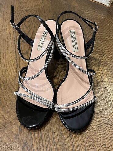 Basanoşka və səndəllər: Ölçü: 39, İşlənmiş -da lalafo.az — 3 Basanoşka və səndəllər: Ölçü: 39, İşlənmiş — 3