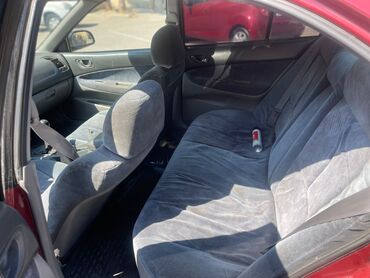Mitsubishi Galant sedan – bord rəngli, 4 qapılı. Texniki və dizayn