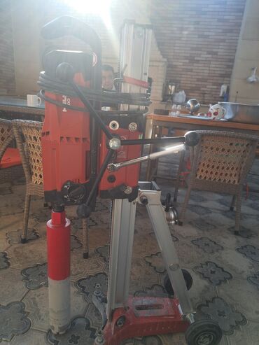 ev alətləri: Hilti karot 200 duy biri 2 gun isdenib biride 6 ay qiymet barede zeng