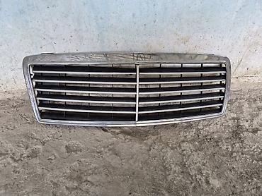 mercedes şəkilləri: Mercedes-Benz ön radiator barmaqlığı (klassik üslub). - Material — 2