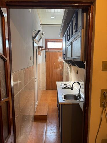 Uzunmüddətli kirayə mənzillər: Inşaçilar metrosuna yaxin 3/1 mertebesinde 1 otaqli ev 350 — 3