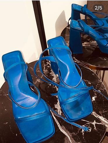 melek sepler instagram: Mavi rəngli qadın sandal/ayaqqabı - Model: açıq burunlu, kvadrat — 1