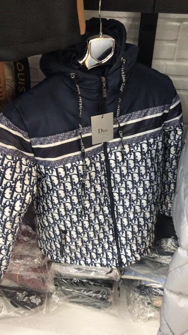 Zimske jakne: Ženska, markirana jakna
Uvoz Turska
s, m, l, xl, 2xl
9.700 din — 2