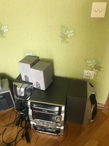 Səs gücləndiriciləri: Muzikalni sentr 2 eded ses guclendirici daxil.tecili satilir Qiymet 60