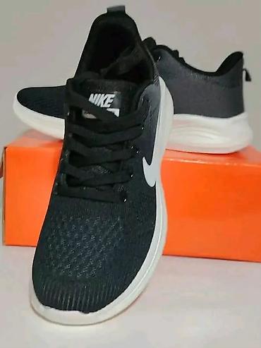 perla: Nike patike za trčanje i svakodnevno nošenje - Model: lagane sportske — 1