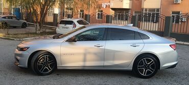 Chevrolet: Chevrolet Malibu – gümüşü rəngdə, müasir və dinamik sedan — 7
