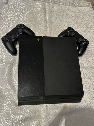 playstation 4 alıram: Playstation 4/500gb FAT. Ideal veziyyetdedi, 1pult 320azn, 2pult