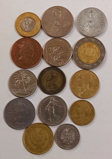 dollar manat: Müxtəlif ölkələr biri 3-2-1 manatdan