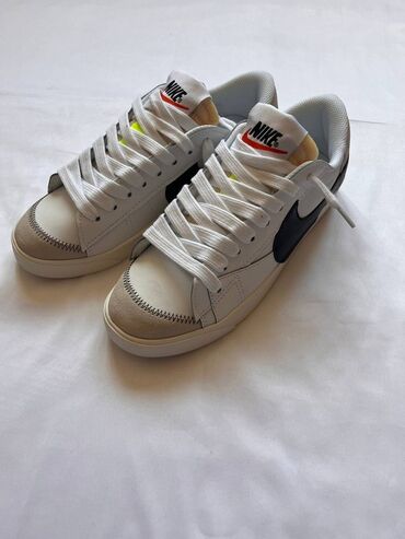 кроссовки li ning: Кроссовкалар, 41, Nike, Жаңы, түсү - Ак, Өзү алып кетүү, Акысыз жеткирүү, Акылуу жеткирүү