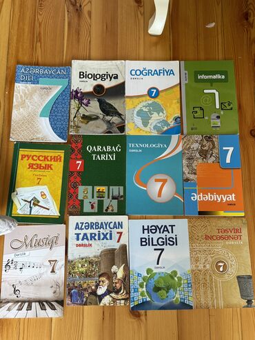 udarnik satisi: 12 kitab 10manat ayri ayrida satili