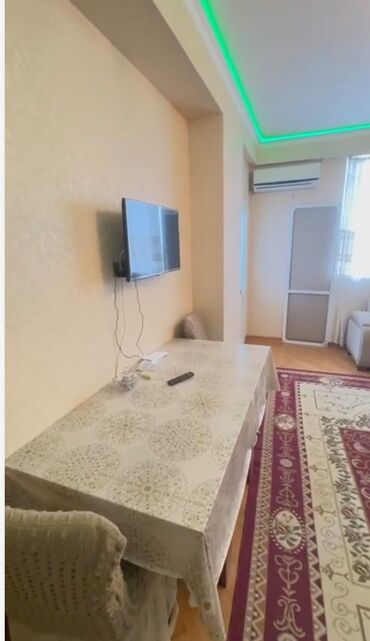 Mənzil alıram: Menzil metroya 4-5 dəq məsafədədir 1 dən 2 yə düzəltmə Qaz su işıq