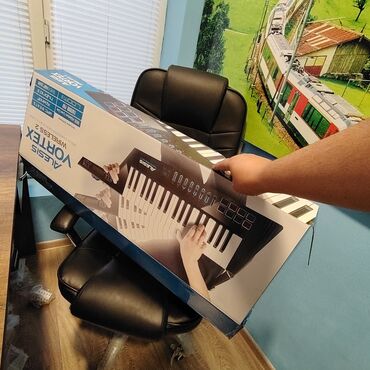 Milli musiqi alətləri: Alesis Vortex Wireless 2 – MIDI Keytar Controller Xüsusiyyətlər: - 37