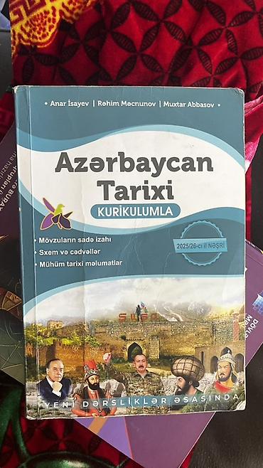Kitablar və jurnallar: Seyfeye girib baxin 2-3 üçün kitab var Məhsul: “Azərbaycan Tarixi – — 1