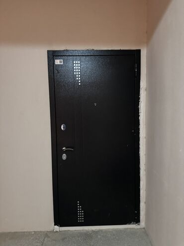 Giriş qapıları: Ev öz şəxsi evimdi, 0-dan özüm təmir eləmişəm. 85 % iş görülüb. Evin — 1