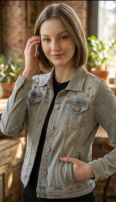 pull n bear: Ženska teksas jakna sa ukrasnim perlama - Klasičan kroj sa kragnom i — 1