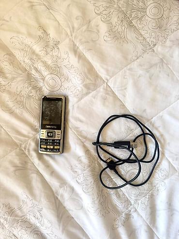 Klassik düyməli mobil telefon + USB kabel Xüsusiyyətlər: -