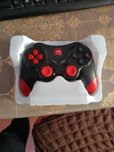 Telefon üçün gamepadlar, triggerlər: Gamepad Gen Game S5 modelidir.Telefonlara qoşmaq olur.Qiymət sondur