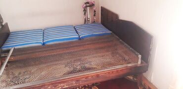 Кровати: Односпальная кровать