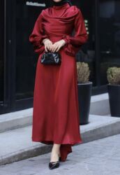 Ziyafət donları: Zərif ziyafət/libas – qırmızı-bordo rəngdə uzun atlas don - Kəsim