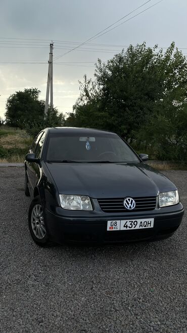 Volkswagen: Volkswagen Bora: 2002 г., 2 л, Механика, Бензин, Седан