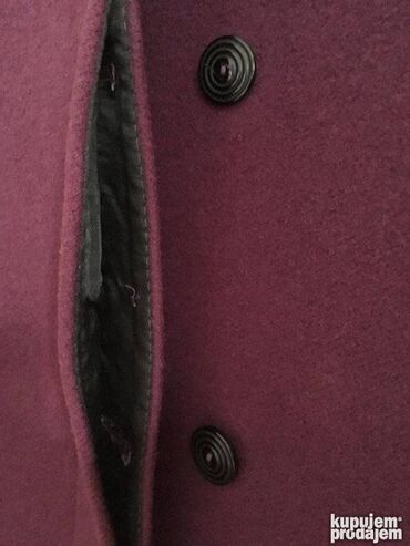 Kaputi: Elegantni ženski kaput, ljubičaste boje, postavljen, kao nov . Sastav — 5