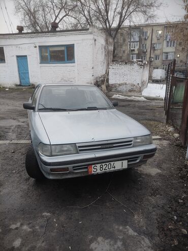 мини трактоп: Toyota Carina: 1988 г., 1.6 л, Механика, Бензин, Хэтчбэк