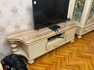 Qonaq otağı dəstləri: Klassik üslubda dəst mebel – qonaq otağı üçün tam komplekt. Tərkibi — 5