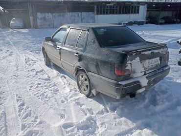 Volkswagen: Volkswagen Vento: 1993 г., 1.8 л, Механика, Бензин