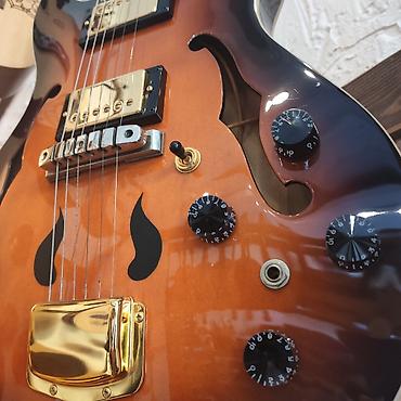 tuner: Elektro-gitara Tornado Simlərin sayı: 6 İstehsalçı:Çin Çanta və kabel — 3