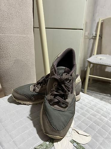 stud 5000: Кроссовки Reebok, 39 размер, очень удобные. Цена 500 сом — 2