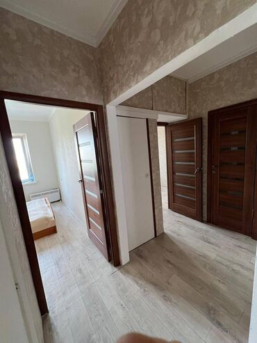 продаю комнату: 3 комнаты, 70 м², 105 серия, 3 этаж, Евроремонт