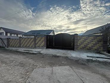 Продажа коттеджей и домов: 🚨 СРОЧНО ПРОДАЁТСЯ КОМФОРТНЫЙ 2-КОМНАТНЫЙ КИРПИЧНЫЙ ДОМ 📍 С. Таш-Дөбө — 3