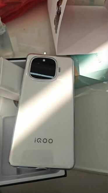 кулер 1155: Vivo iQOO Z9 Turbo, Новый, 512 ГБ, цвет - Белый, 2 SIM, eSIM