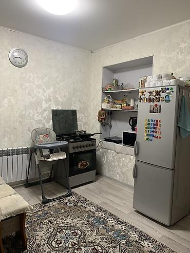 Продажа квартир: Продается квартира барачного типа. Две комнаты — 14