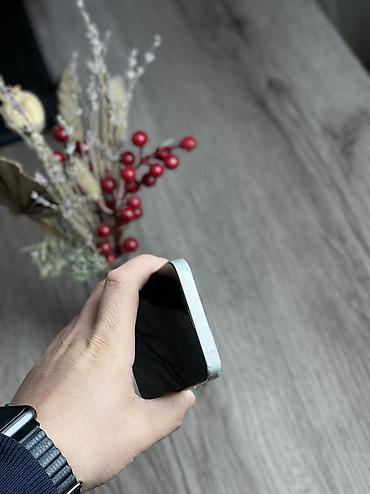 Apple iPhone: IPhone 13, Б/у, 128 ГБ, Белый, Чехол, 100 % — 5