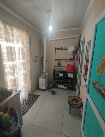 Продажа домов: Полдома, 50 м², 3 комнаты, Риэлтор, Косметический ремонт at lalafo.kg — 9 Продажа домов: Полдома, 50 м², 3 комнаты, Риэлтор, Косметический ремонт — 9