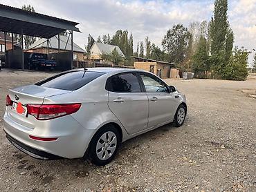kona машина: Kia Rio: 2015 г., 1.4 л, Кол менен иштөөчү, Газ, Седан — 2