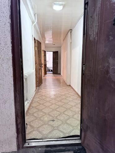 кызыл кыя жер уй: 72 кв. м, 3 бөлмө, Жылуу пол, Брондолгон эшиктер, Забор, тосулган