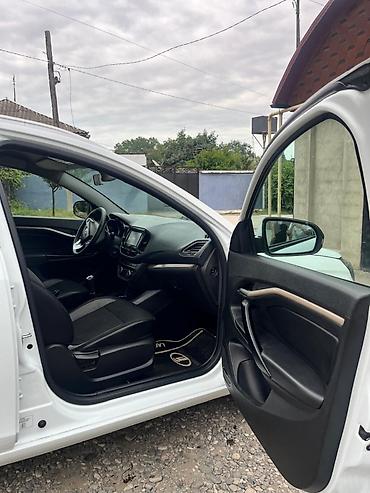 jac t8 ehtiyat hisseleri: Lada Vesta SW Cross, ağ rəng, universal kuzov. Texniki və dizayn — 6