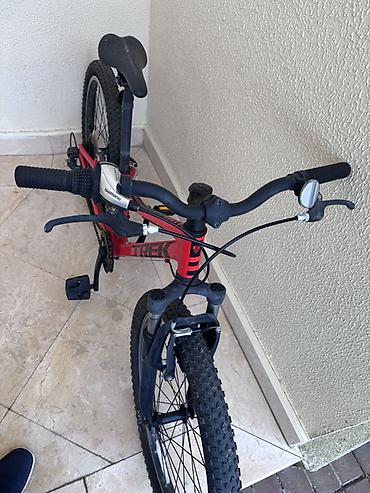 cube velosiped: Trek uşaqlar üçün velosiped - Rəng: qırmızı-qara - Çərçivə: yüngül — 1