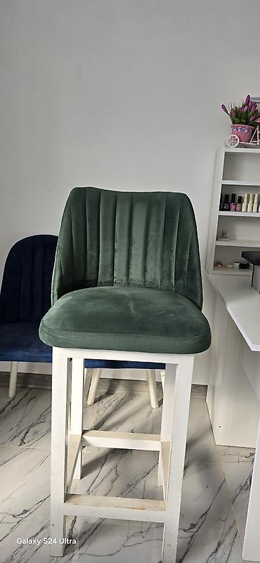 kuxna masaları: Yüksək oturacaqlı bar stulu - Üst hissə: yumşaq velur parçadan, dərin — 1