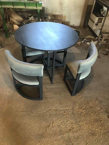 Setovi stolova i stolica: Sto + 4 stolice. Bez — 9