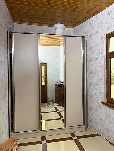 Sürgülü qapılı dolab - Ölçülər: hündürlük 2.40 m, dərinlik 60 sm