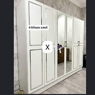 Ağ rəngli, klassik dizaynlı çoxqapılı paltar dolabı. Model geniş