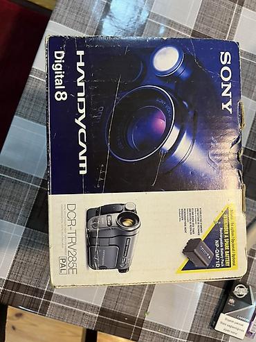 kaset calar: Sony Handycam Digital8 videokamera Xüsusiyyətlər: - Digital8 kasseta — 7