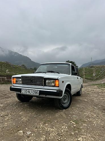 vuruq vaz 2107 satisi: VAZ 2107 sedan – ağ rəng, 4 qapı, arxa ötürücülü klassik model. Xarici — 1