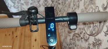 Maskalar, eynəklər: Salam. Mi scooter s1 satilir. 150 km sürülüb prablemsizdi tecili
