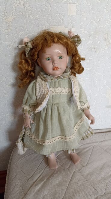 детский оптом: Продаю куклу пользовались несколько дней на лице есть трещина очень