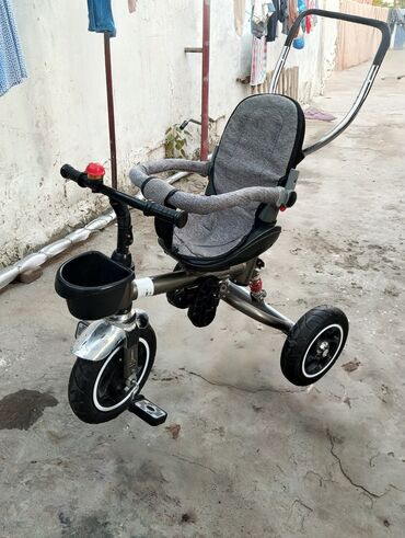 Manejlər: Uşaq üçtəkərli velosiped 🚴‍♂️ • Rəng: boz/qarışıq qara • Ön tərəfdə